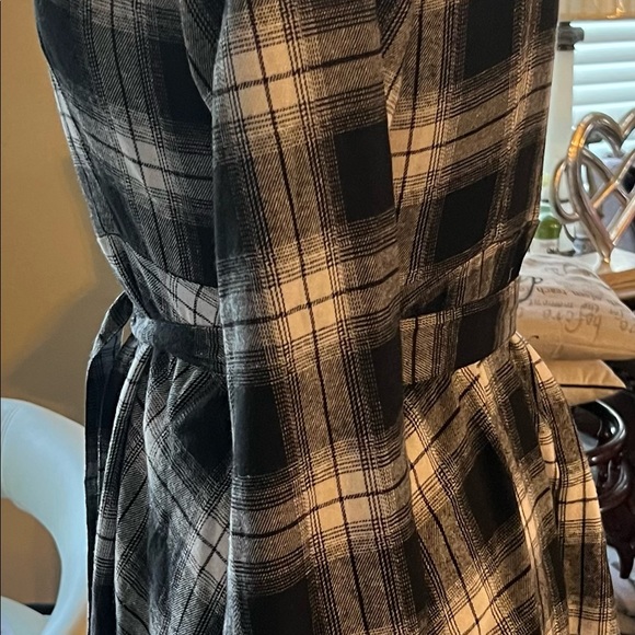 Size large black & white button down long sleeve plaid shirt dress with belt. - Picture 5 of 6